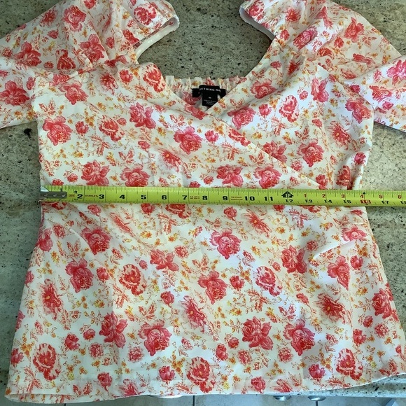 Something Navy Pink Floral Top Blouse Size Medium - Picture 6 of 10
